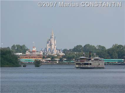 Ferry spre Magic Kingdom