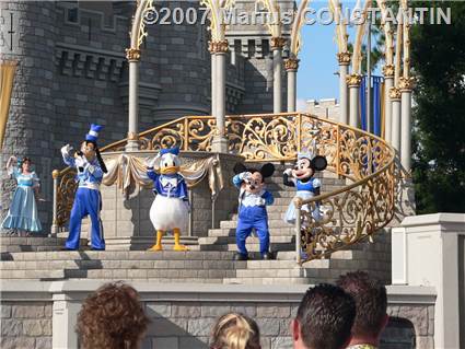Mickey, Minnie, Pluto si Donald
