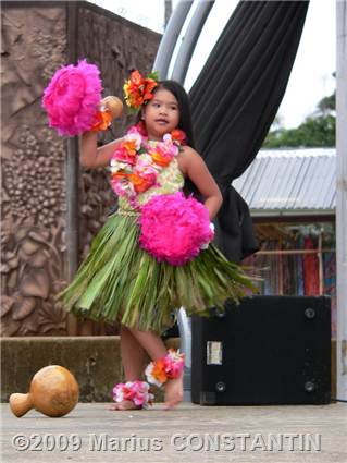 Hula dance at Coconut Marketplace