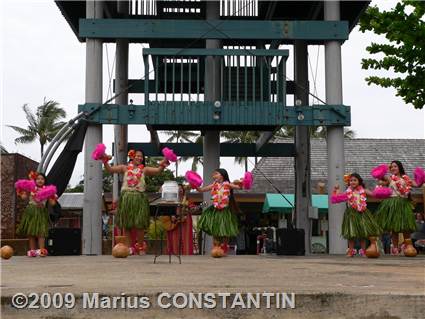 Hula dance at Coconut Marketplace