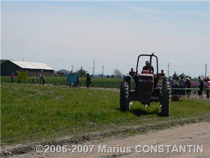 Cu tractorul la plimbare