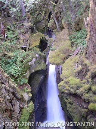 Cascada de langa hidrocentrala Gorge