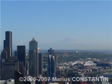 Downtown Seattle si Mount Rainier