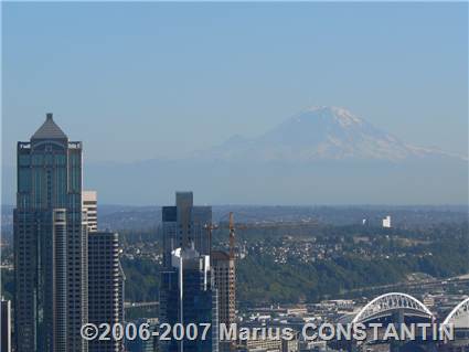 Washington Mutual Tower si Mount Rainier
