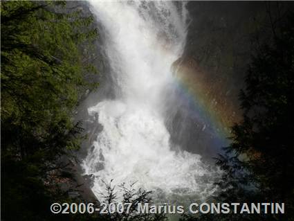 Curcubeu la cascada