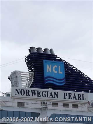 Rock climbing pe Norwegian Pearl