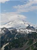 Mount Baker acoperit de nori