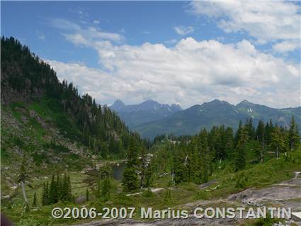 American Peak si Canadian Peak (granita cu Canada)