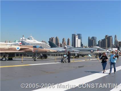 pe puntea lui USS Intrepid